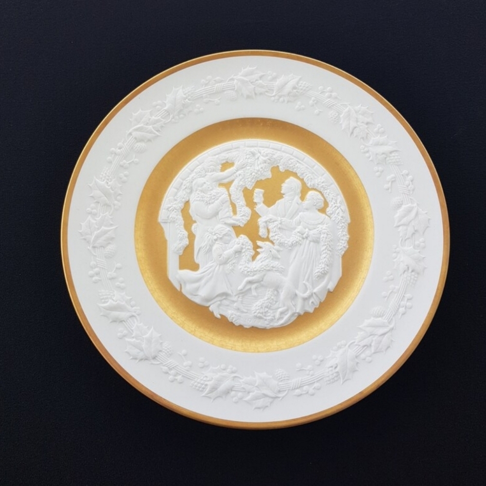Franklin Mint DECK THE HALLS Decorative Wall Plate, The 1977 Christmas Plate